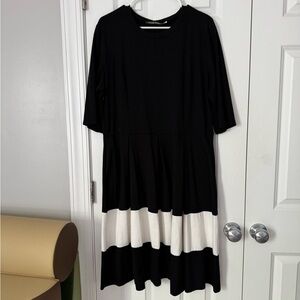 Black and White Dolman Sleevee Dress